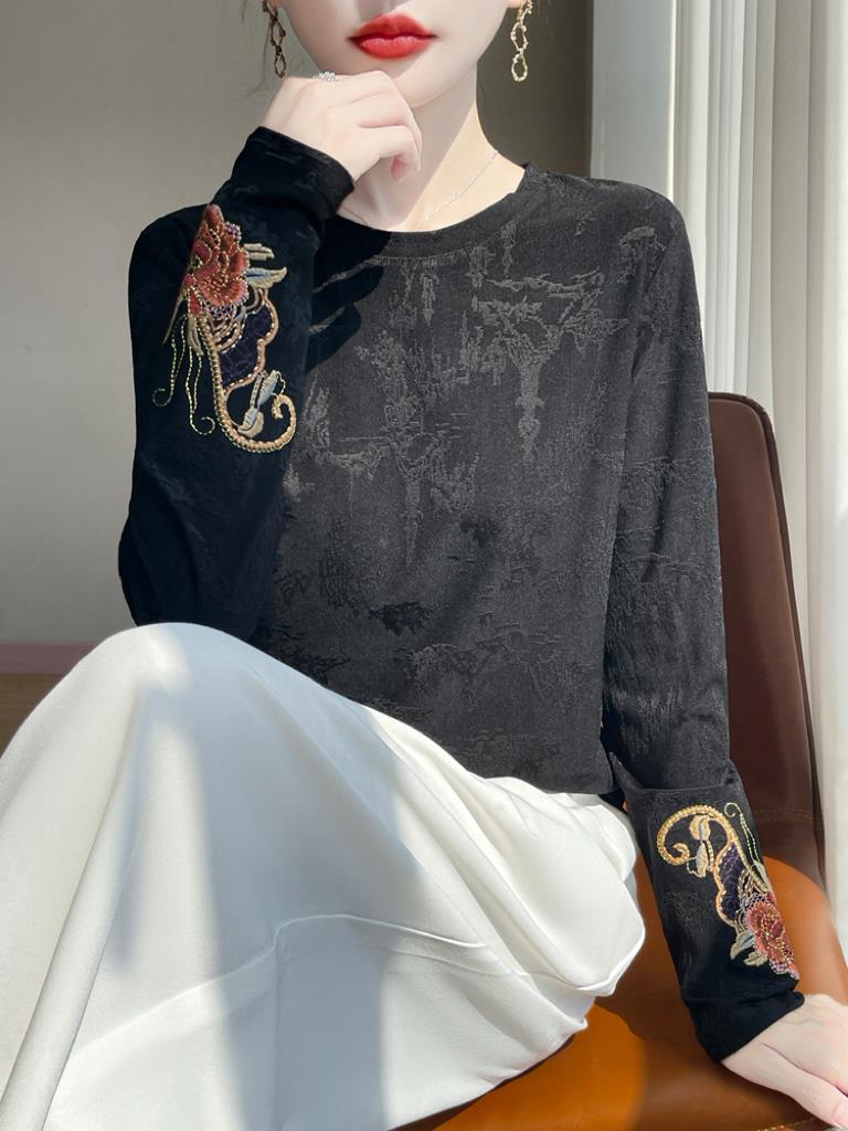 Ethnic Fashion Wear - Nueva Blusa Bordada de Cuello Redondo